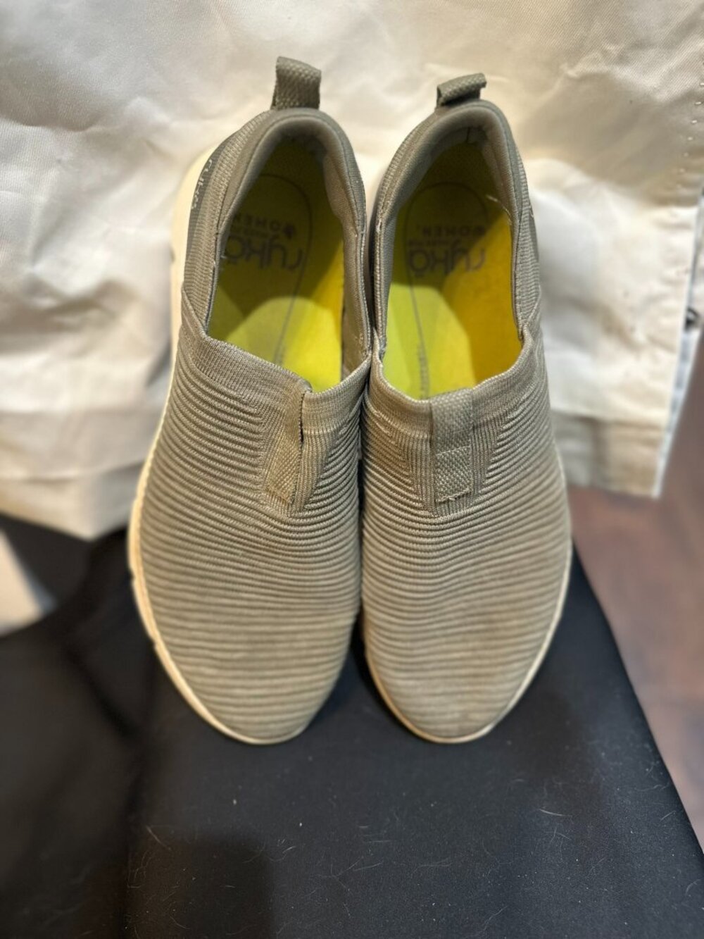 Ryka 9.5W Like new Neutral olive-gray color Comfort wear